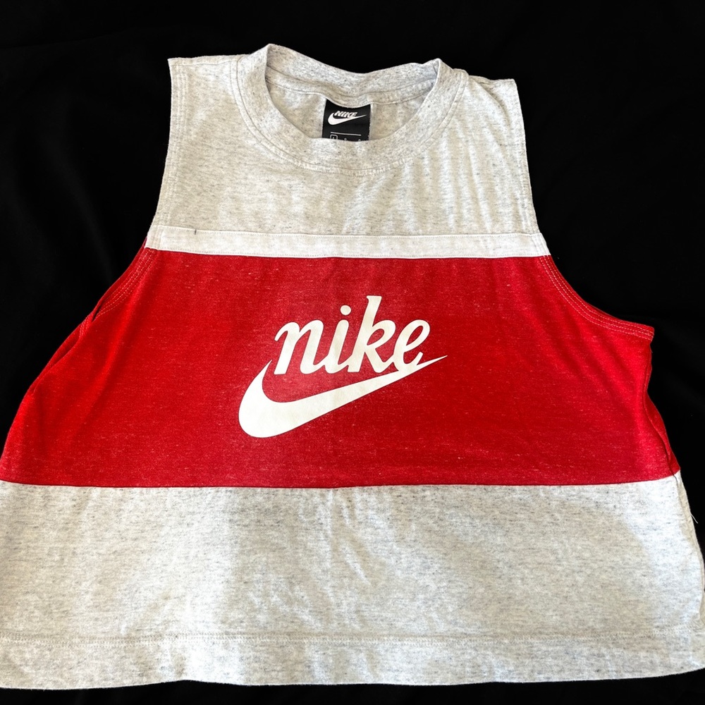 Women’s Nike workout top